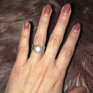 Silpada pearl ring with leaf detail